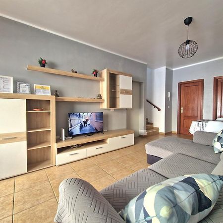 Spacious Independent Chalet Next The Airport - Sea Сан-Исидро Экстерьер фото